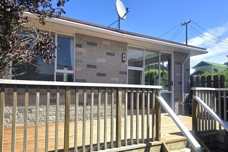 Photo of property in 46 York Street, Picton, 7220