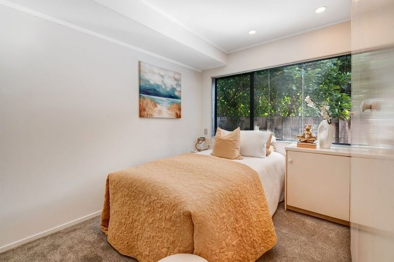 Photo of property in 2/8 Antrim Grove, Bayview, Auckland, 0629