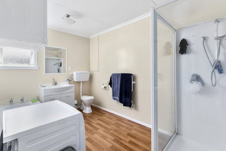 Photo of property in 3 Thames Street, Island Bay, Wellington, 6023