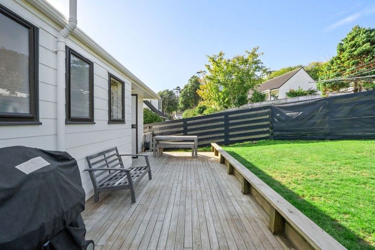 Photo of property in 42 Dominica Crescent, Grenada Village, Wellington, 6037