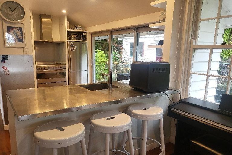 Photo of property in 65 Wadestown Road, Wadestown, Wellington, 6012