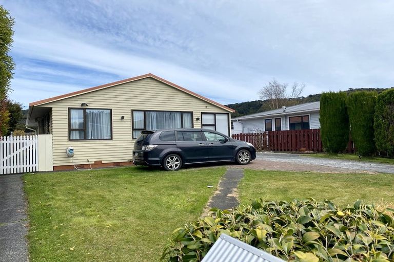 Photo of property in 5 Kairanga Crescent, Wainuiomata, Lower Hutt, 5014