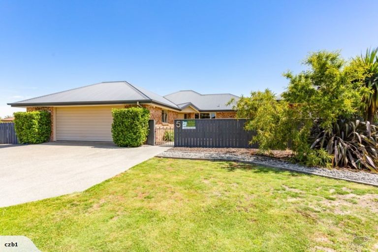 Photo of property in 5 Curnow Way, Rolleston, 7614