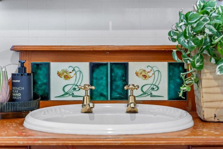 Photo of property in 2326 State Highway 16, Helensville, 0875