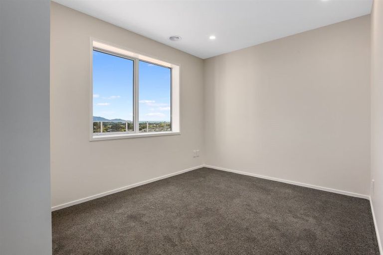 Photo of property in 64 Kakariki Grove, Waikanae, 5036