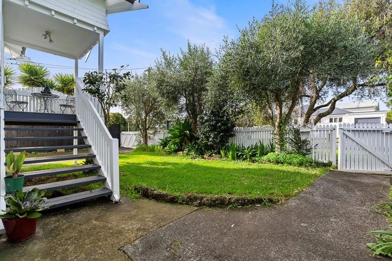 Photo of property in 19 Brook Street, Milford, Auckland, 0620