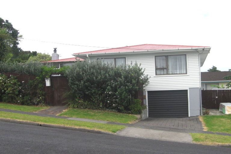 Photo of property in 2/2 Neal Avenue, Glenfield, Auckland, 0629