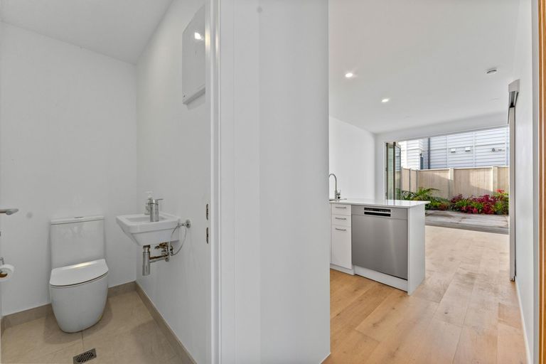 Photo of property in 12 Titoki Close, Matakana, 0985