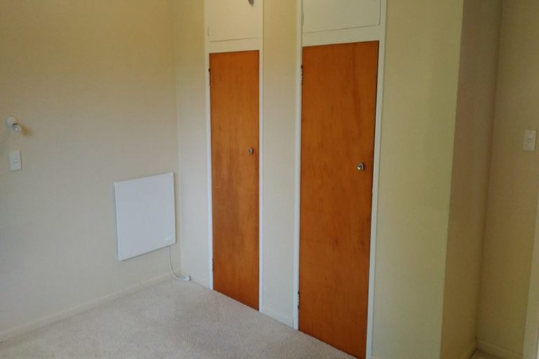 Photo of property in 88 Newlands Road, Newlands, Wellington, 6037