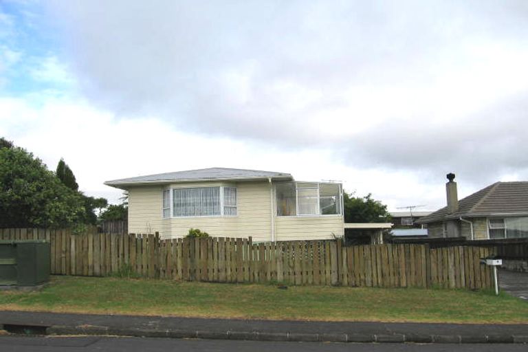 Photo of property in 17 Kaikoura Street, Henderson, Auckland, 0612