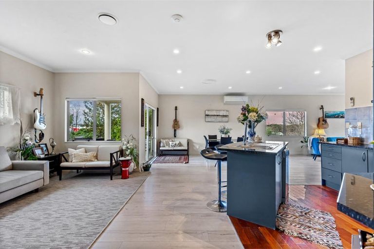 Photo of property in 21 Cinnabar Place, Westgate, Auckland, 0614