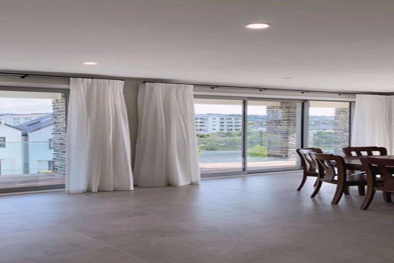 Photo of property in 35 Maka Terrace, Orewa, 0931