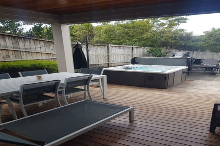 Photo of property in 44 Corricvale Way, Northcross, Auckland, 0630