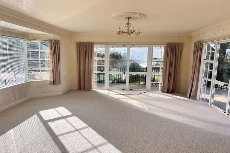 Photo of property in 21 Oakpark Place, West Harbour, Auckland, 0618
