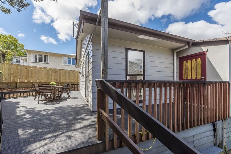 Photo of property in 23 Luckens Road, West Harbour, Auckland, 0618