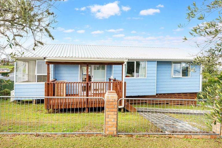 Photo of property in 29 Cyril Crescent, West Harbour, Auckland, 0618