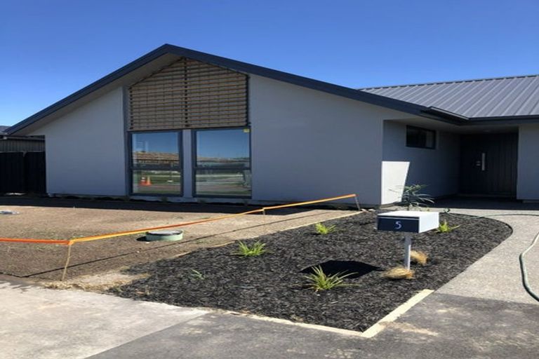 Photo of property in 5 Tussle Grove, Halswell, Christchurch, 8025