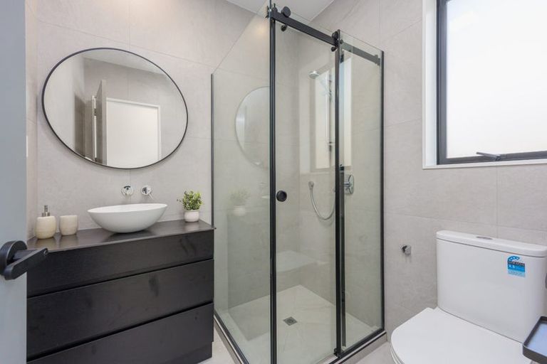 Photo of property in 128 Skulander Crescent, Orewa, 0931