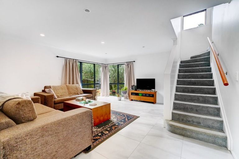 Photo of property in 45a Redoubt Road, Goodwood Heights, Auckland, 2105