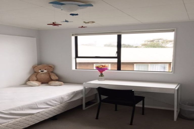 Photo of property in 3/70 Hogans Road, Glenfield, Auckland, 0629