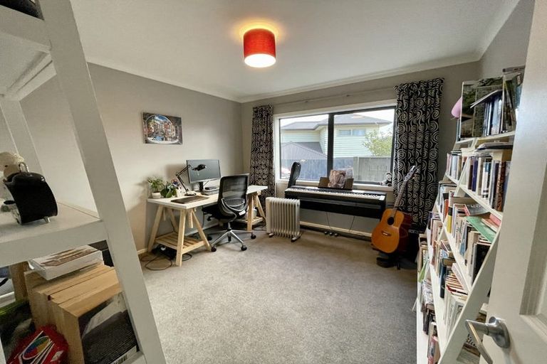 Photo of property in 4 Cresswell Place, Johnsonville, Wellington, 6037