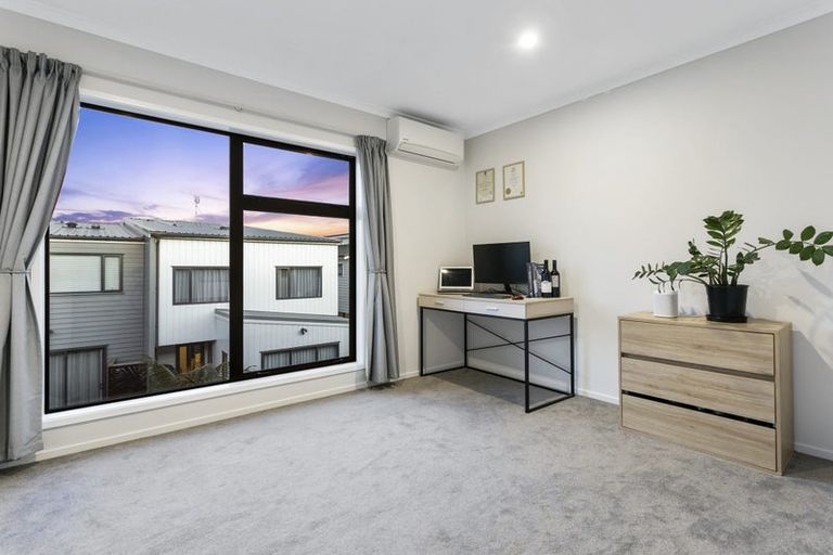 Photo of property in 7 Sacred Kingfisher Road, Hobsonville, Auckland, 0616