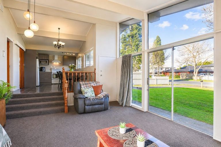 Photo of property in 76 Oakfield Crescent, Pukete, Hamilton, 3200