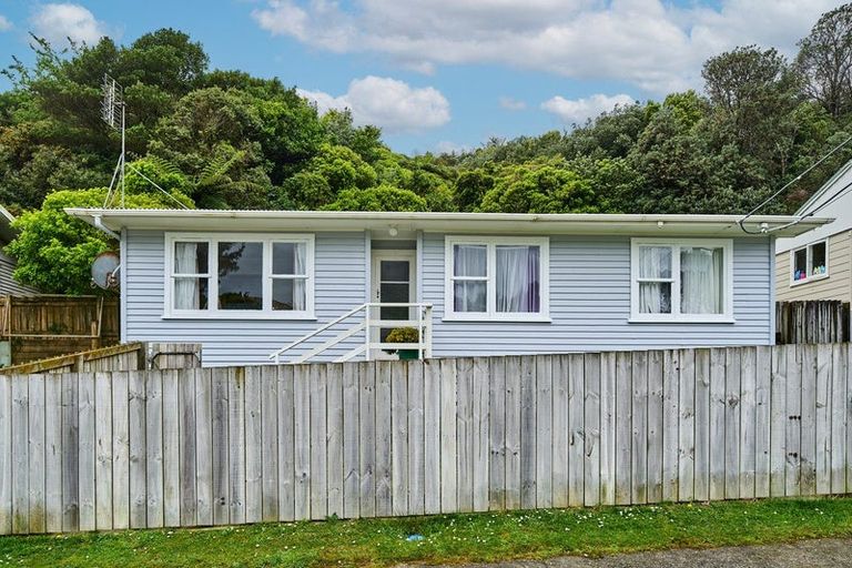 Photo of property in 44 Cardiff Crescent, Cannons Creek, Porirua, 5024
