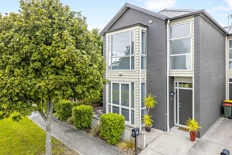 Photo of property in 37 Popokatea Drive, Takanini, 2112