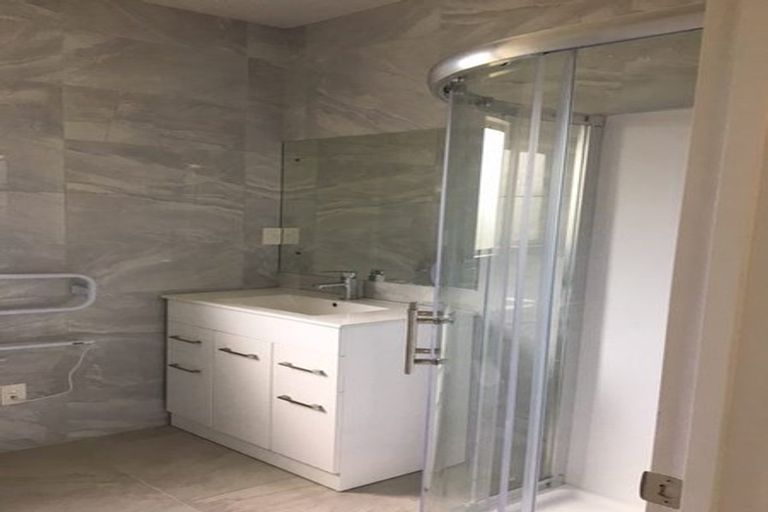 Photo of property in 34 Tamahere Drive, Glenfield, Auckland, 0629