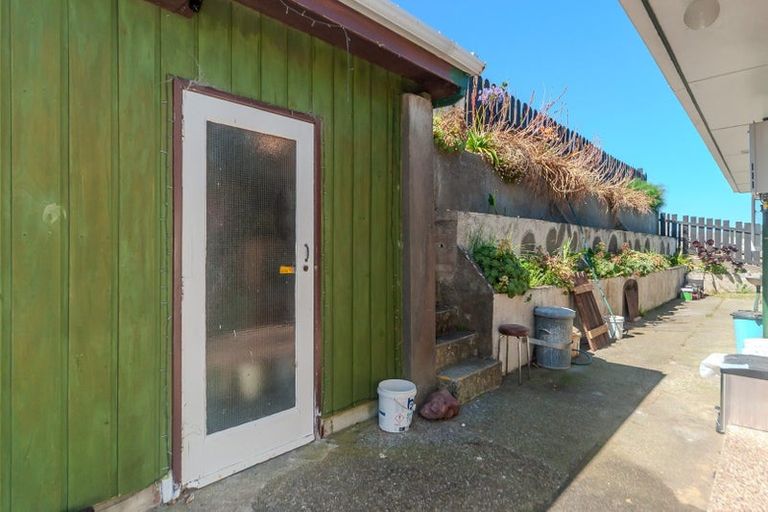 Photo of property in 28 Huntingdon Street, Northland, Wellington, 6012