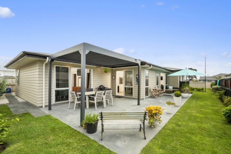 Photo of property in 77 Sandhurst Drive, Papamoa Beach, Papamoa, 3118