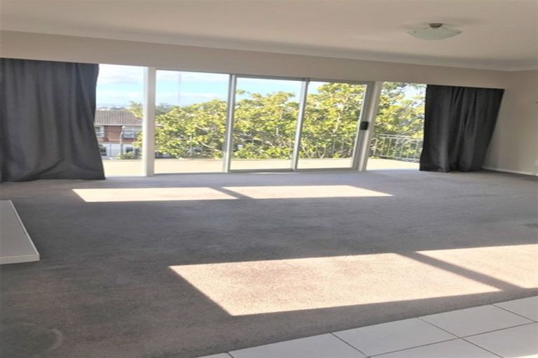 Photo of property in 19 Hartley Terrace, Massey, Auckland, 0614