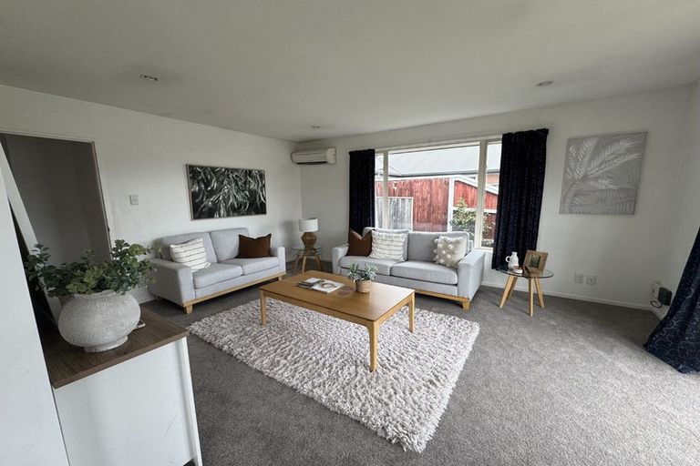 Photo of property in 17 Broadbent Street, Riccarton, Christchurch, 8041