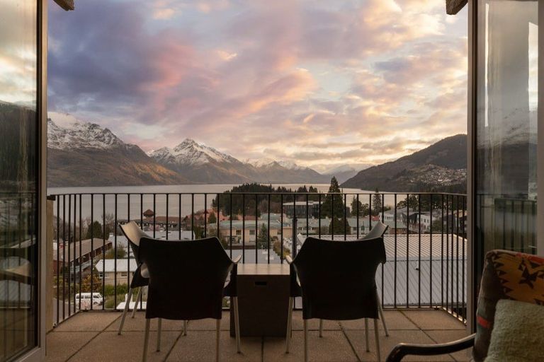Photo of property in The Woods, 12u 5 Dublin Street, Queenstown, 9300