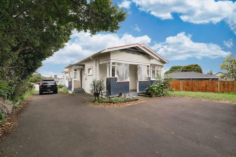 Photo of property in 3199 Great North Road, New Lynn, Auckland, 0600