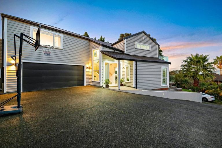 Photo of property in 4/92 Churchill Road, Murrays Bay, Auckland, 0630