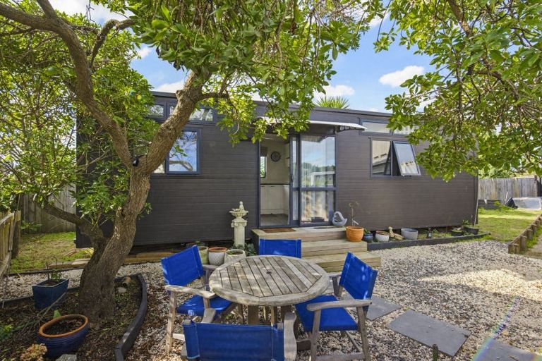 Photo of property in 10 Arataki Grove, Waitarere Beach, Levin, 5510