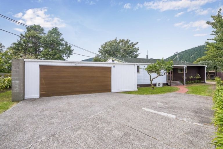 Photo of property in 22 Aorangi Road, Paraparaumu, 5032