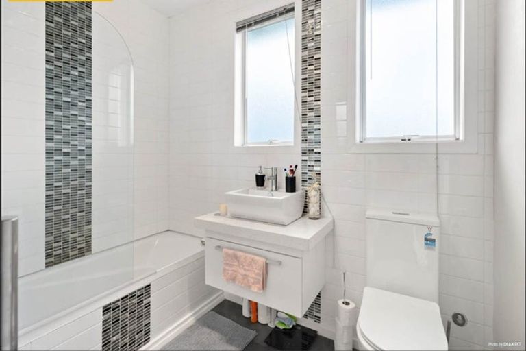 Photo of property in 921 Whangaparaoa Road, Manly, Whangaparaoa, 0930