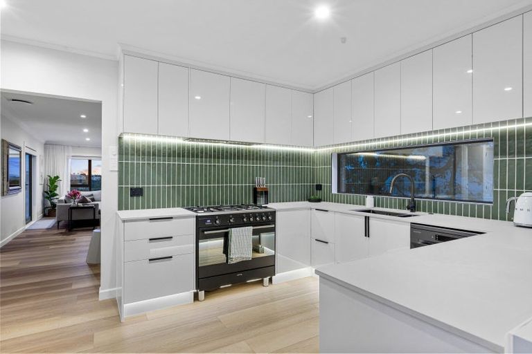 Photo of property in 23 Braemar Road, Rothesay Bay, Auckland, 0630