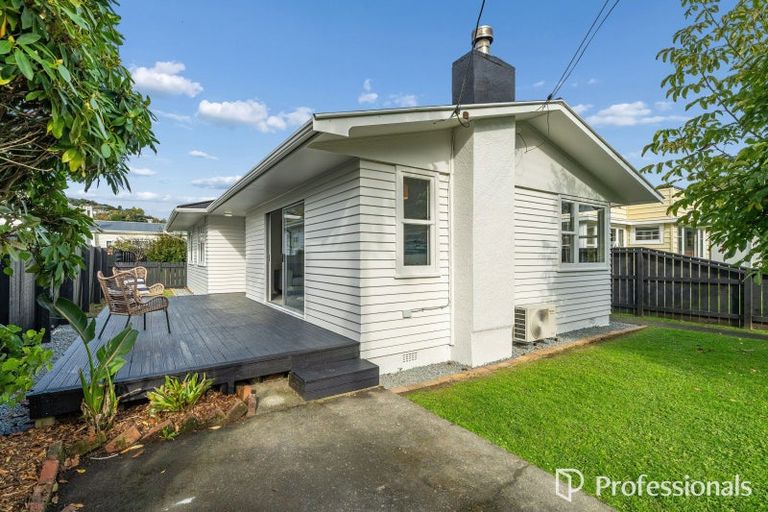 Photo of property in 22 Golf Road, Manor Park, Lower Hutt, 5019