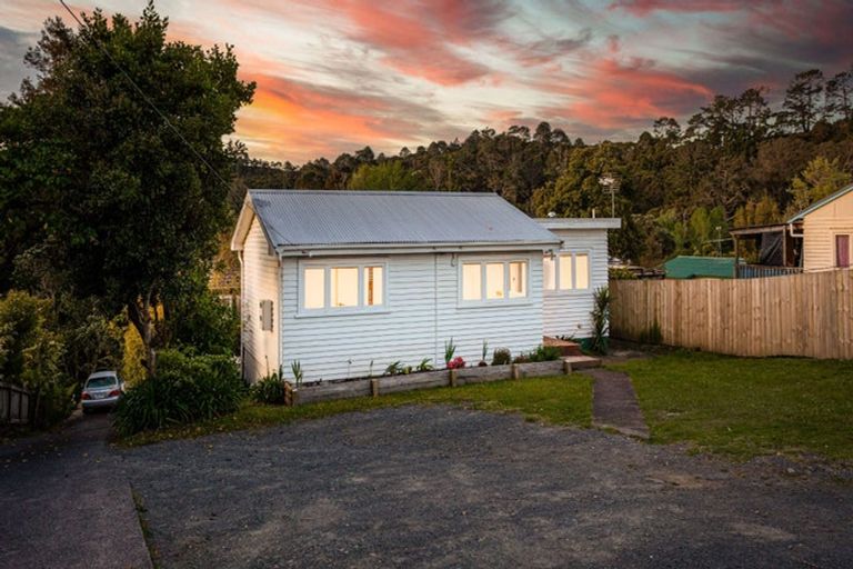 Photo of property in 637 Swanson Road, Swanson, Auckland, 0612