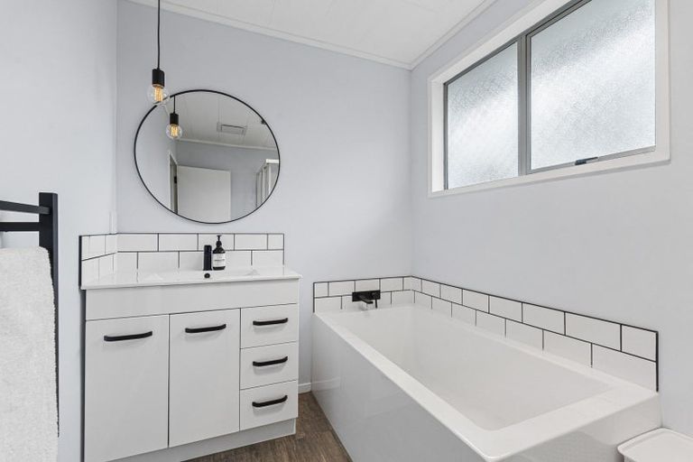Photo of property in 3 Erica Place, Bell Block, New Plymouth, 4312