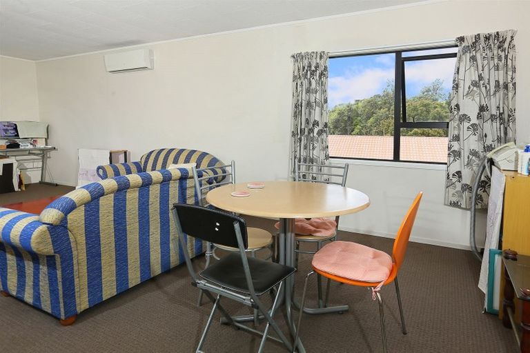 Photo of property in 4 Landsdale Place, Massey, Auckland, 0614