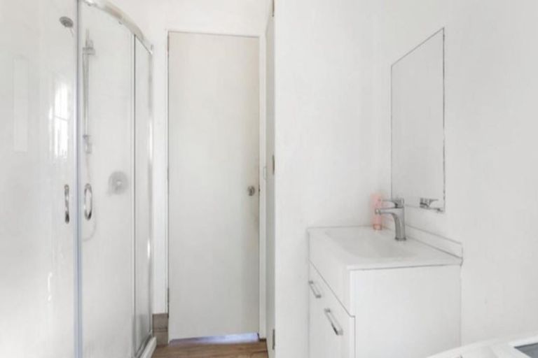 Photo of property in 2/11 Station Road, Takanini, 2112