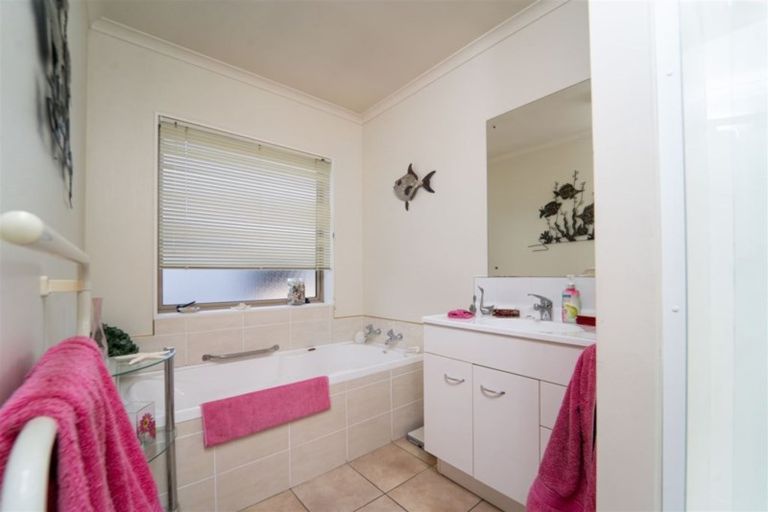 Photo of property in 2 Joan Allen Lane, Masterton, 5810