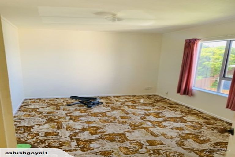 Photo of property in 2b Sunhaven Drive, Newlands, Wellington, 6037