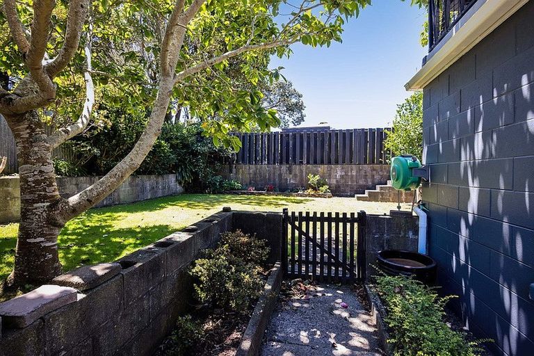 Photo of property in 39 Awanui Street, Merrilands, New Plymouth, 4312