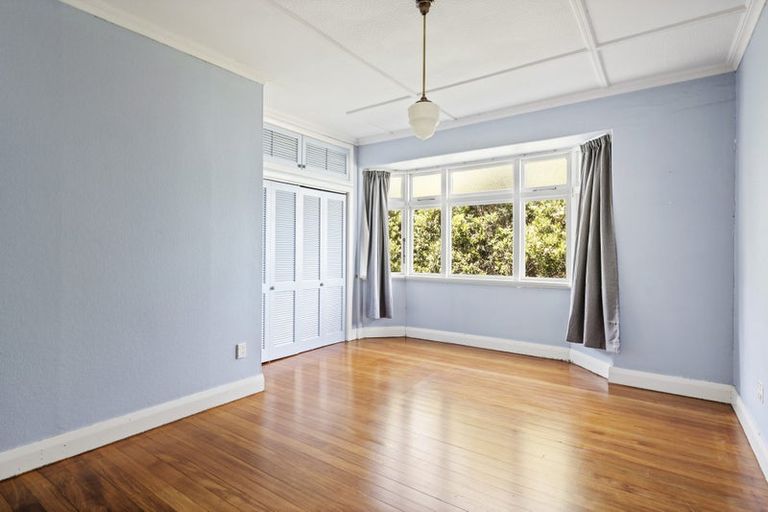 Photo of property in 44 Tio Tio Road, Miramar, Wellington, 6022